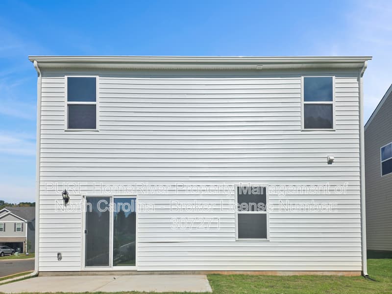 Hickory House: 1411 Mammoth Rd