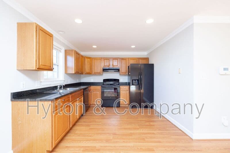Richmond House: 59 W. 27th St
