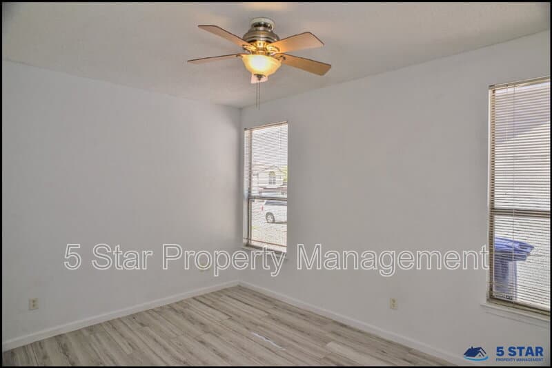 El Paso House: 7959 Morning Dawn Avenue !!