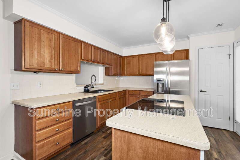 Virginia Beach House: 2305 Merl Circle