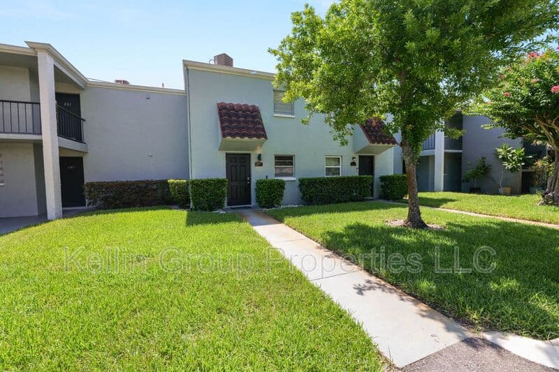Tampa Townhome: 2862 Somerset Park Dr