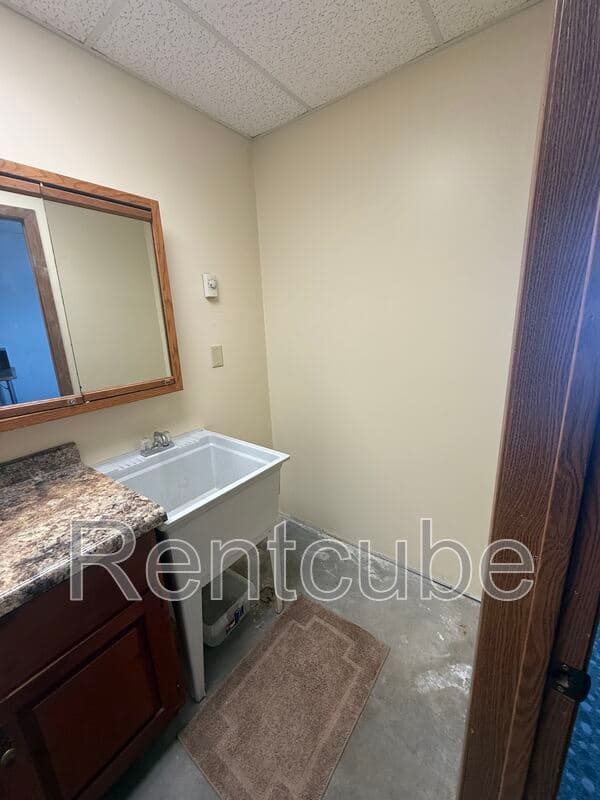 Dubuque House: 1820 Radford Rd
