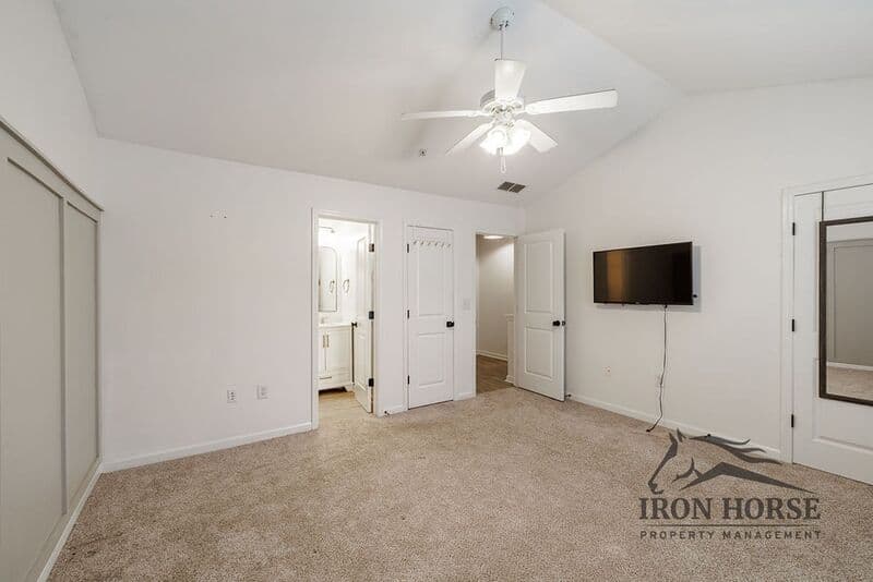 Athens House: 1035 BARNETT SHOALS RD