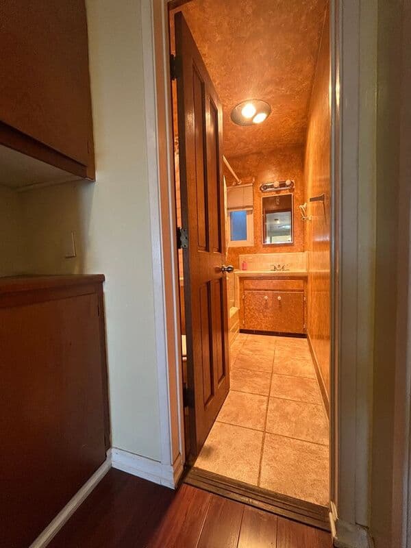 La Mesa House: 4040 Yale Ave