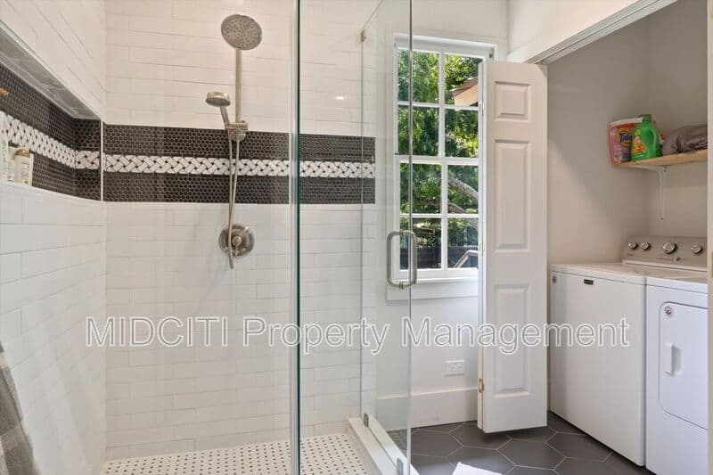San Marcos House: 1017 W Hopkins St