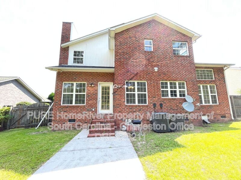 Ladson House: 180 Ponderosa Dr