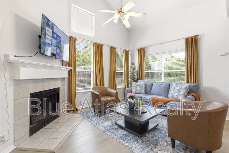 Arlington House: 1081 Enfilar Lane