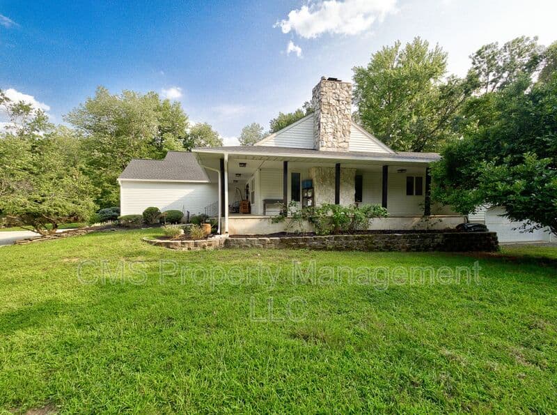 Morganville House: 17 Bauers Ln