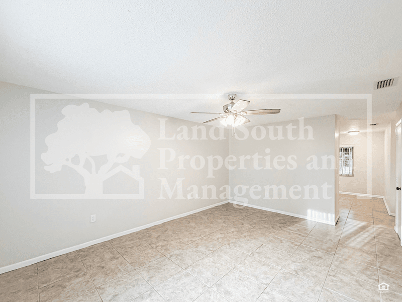 Lakeland House: 4139 Old Highway 37