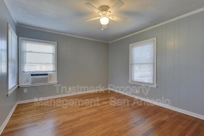 San Antonio House: 1322 W Malone Ave