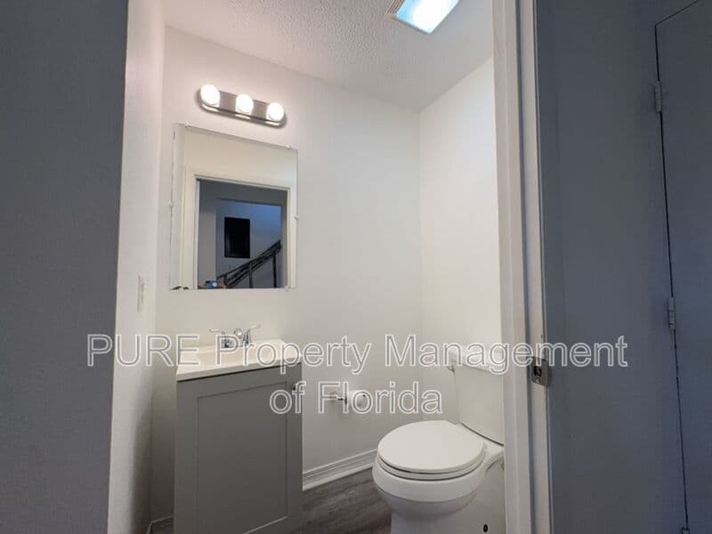 Ocala House: 627 NE 28th Avenue