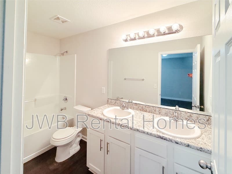 Jacksonville House: 6704 Elwood Ave