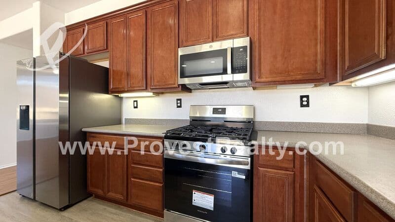 Hesperia House: 9172 Ocotillo Ave