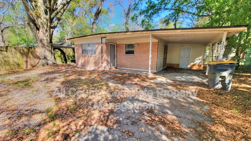 Jacksonville House: 3319 Hunt St