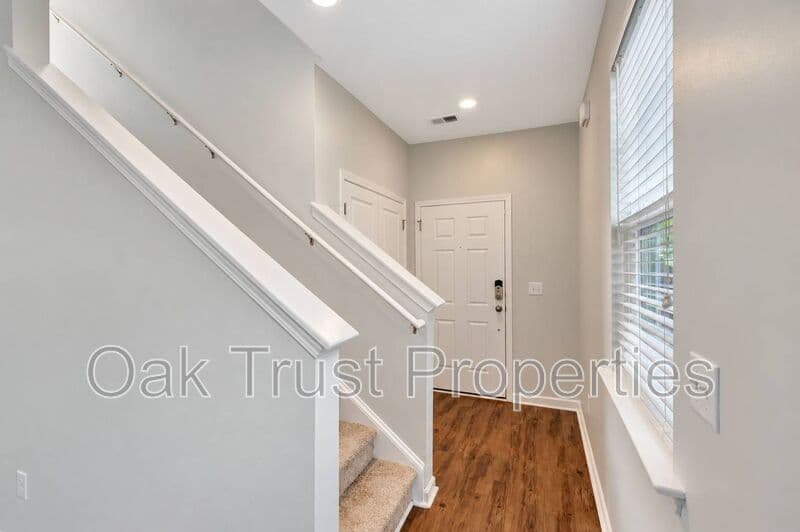 Moncks Corner House: 220 Lazy River Lane