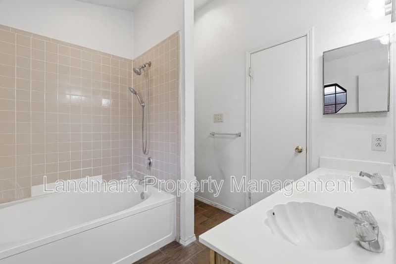 Cedar Hill House: 508 Sims Drive