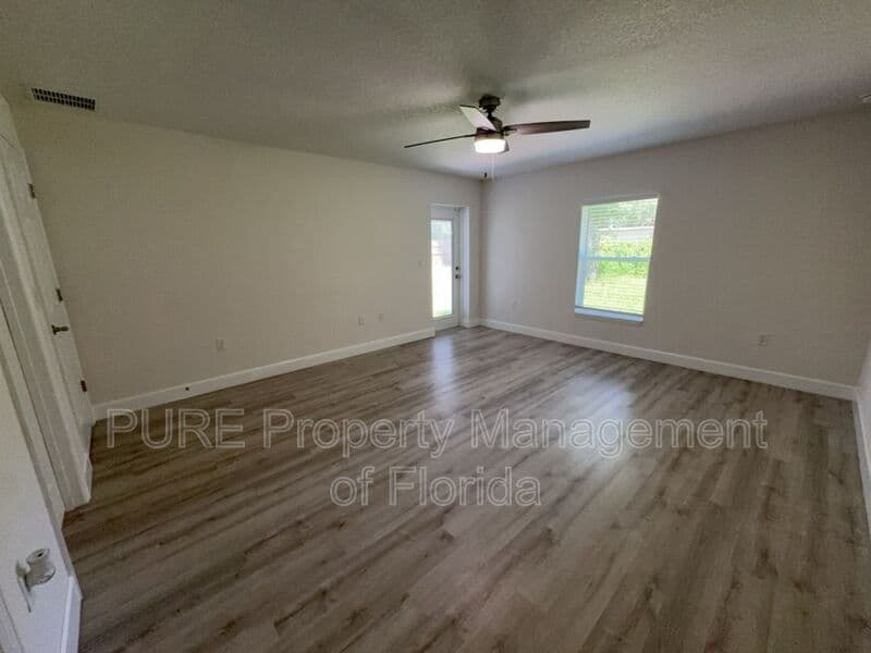 Ocala House: 11165 NW 7th Street