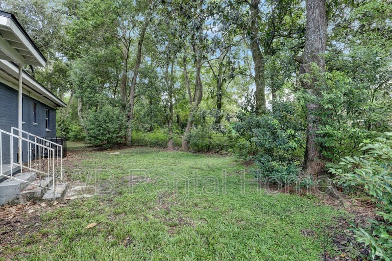 Jacksonville House: 2608 Larkspur Ave