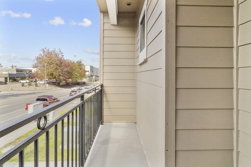 Tacoma Condo: Allenmore Brownstones 2329 State Street - 105