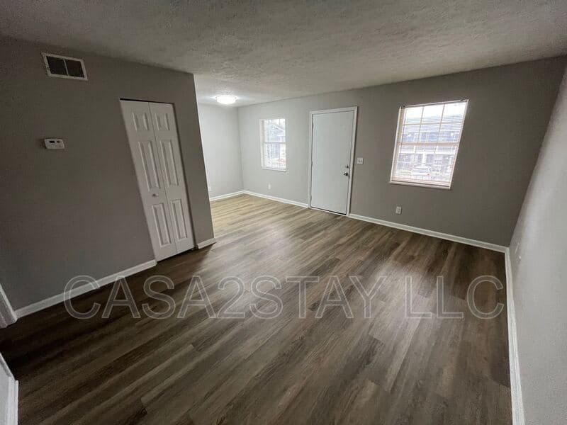 Radcliff Condo: 672 Knox Blvd