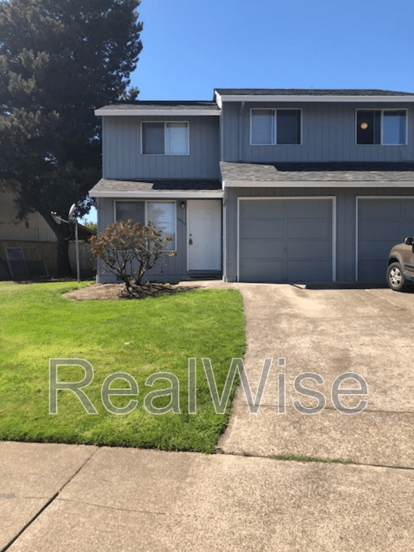 Hillsboro House: 2933 SE 38th Court
