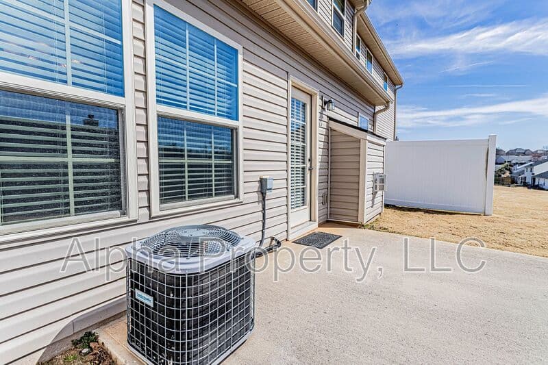 Greer Townhome: 12 Irvington Dr