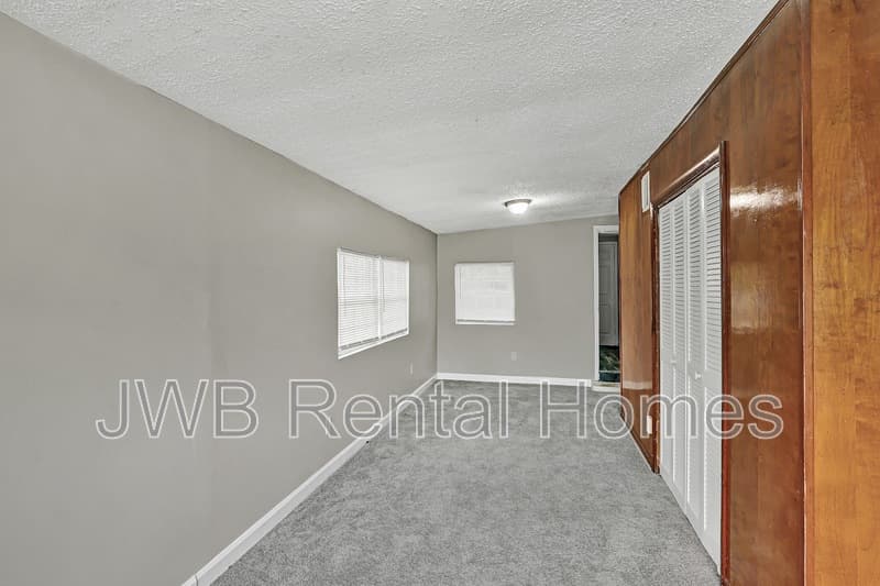 Jacksonville House: 10517 Ashby Rd