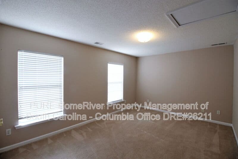 Columbia House: 581 Heron Glen Dr