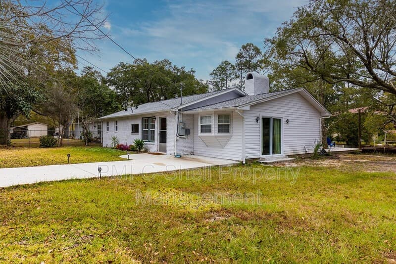 Milton House: 5724 Trout Bayou Cir