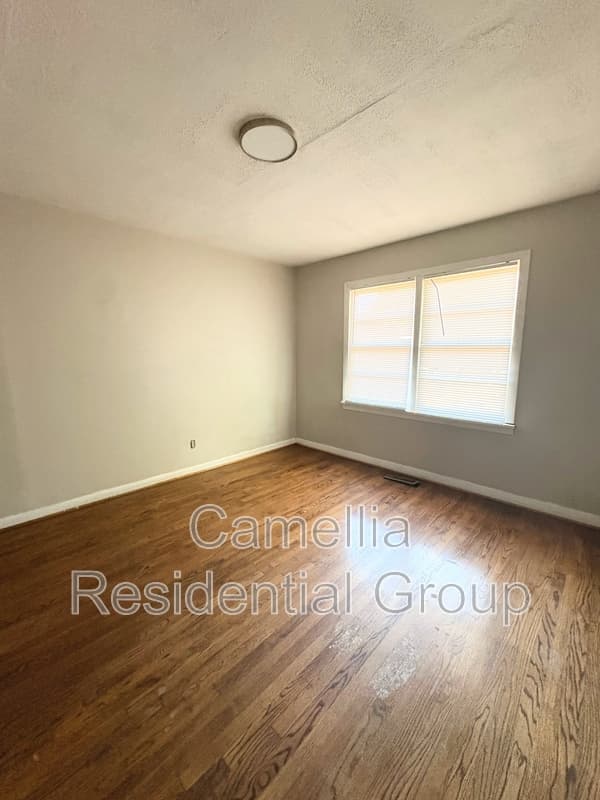Center Point House: 1373 5th Place Northwest