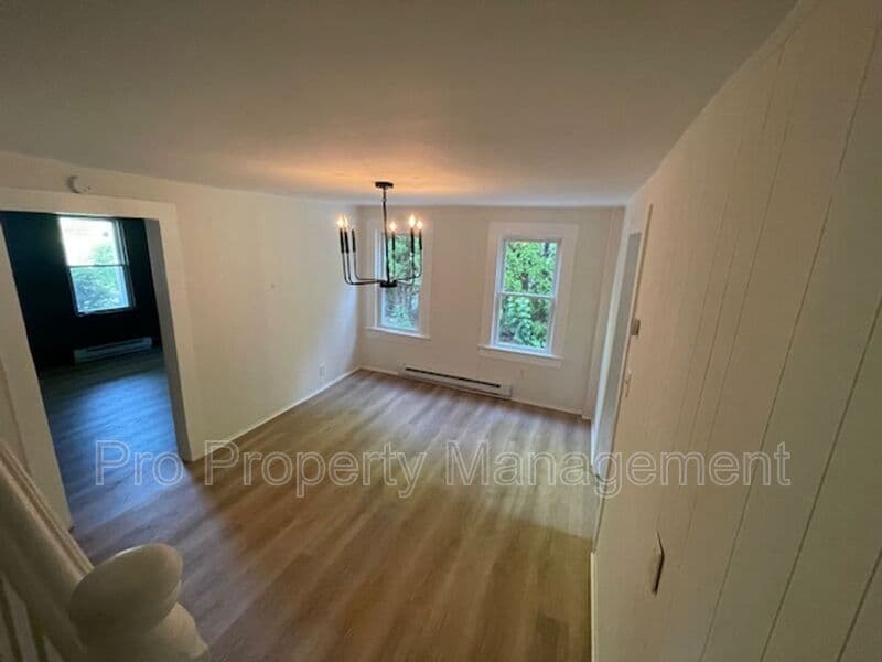 Kent House: 25 A Maple Street