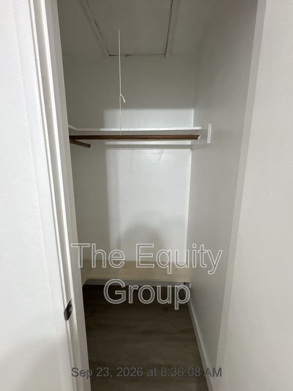 Visalia House: 3721 W Howard