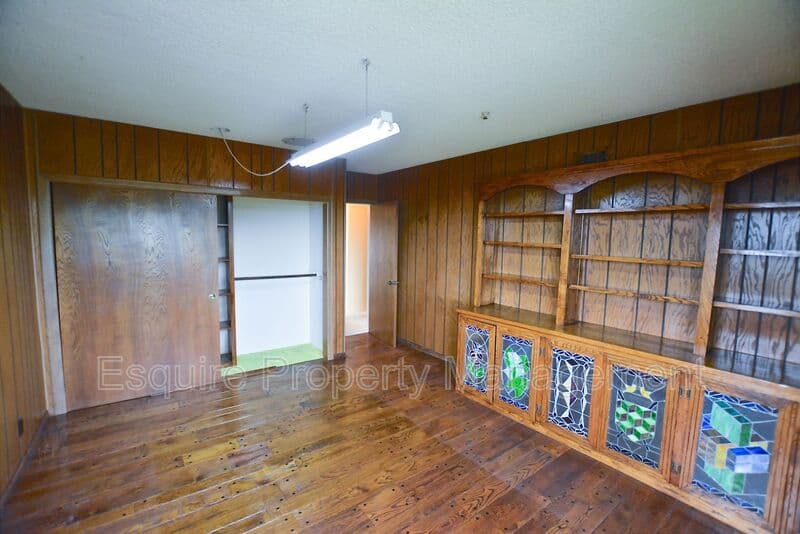 SOMIS House: 5875 N GREENTREE DR