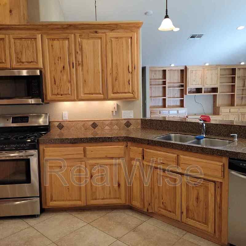 Merlin House: 373 Donet Ln
