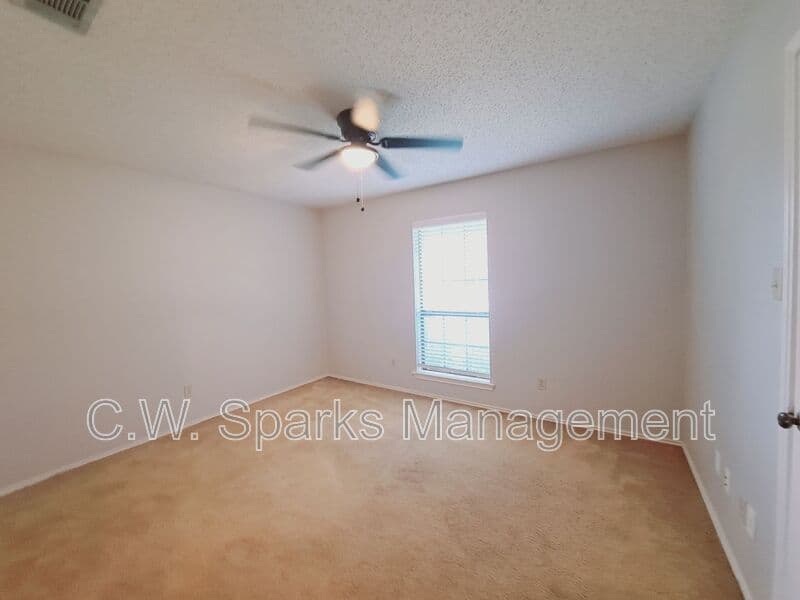Dallas House: 3917 Saint Christopher Lane