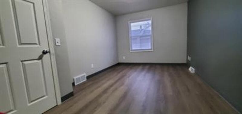 Menasha Condo: 991 7th Street - B