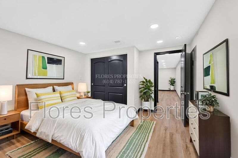 Columbus House: 6406 Faircrest Rd