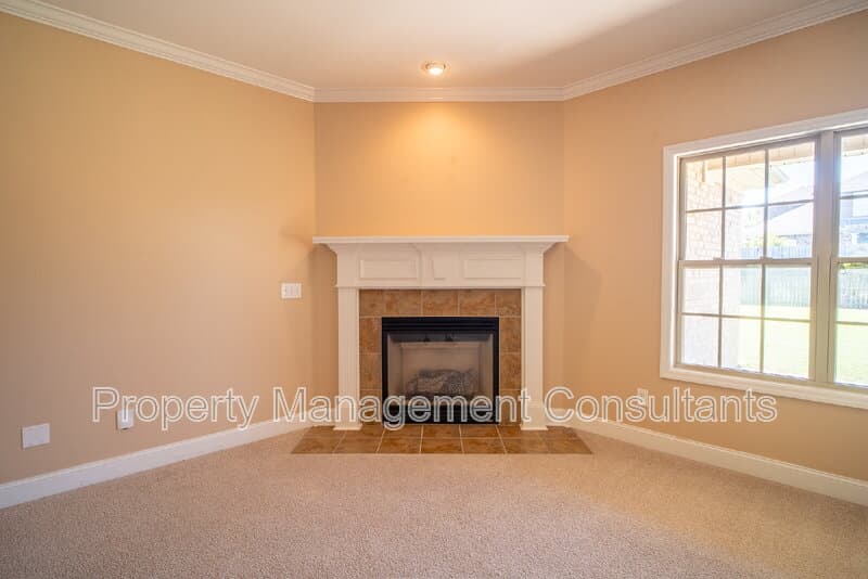 Madison House: 178 Sarah Jane Dr