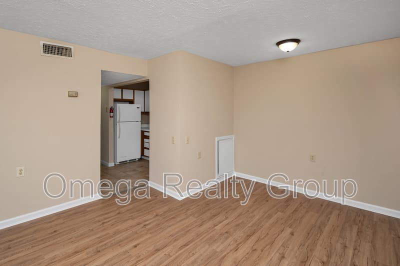 Jemison Condo: 156 Patton St W
