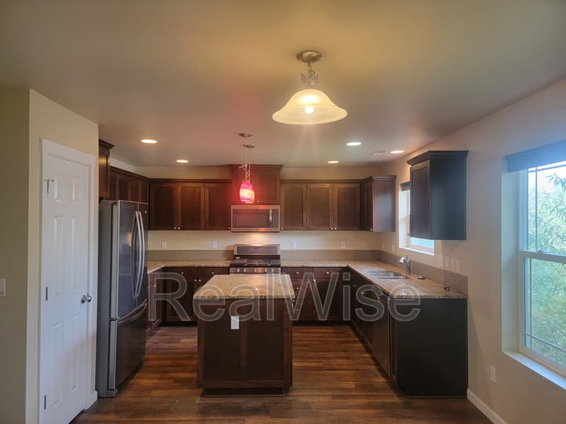 Bend House: 62727 Hawkview Rd