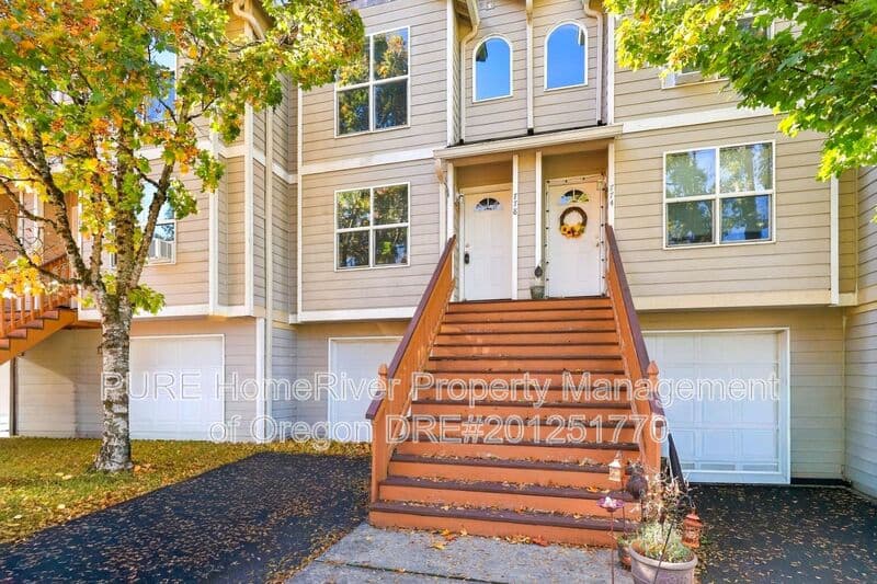 Troutdale House: 778 E Historic Columbia River Hwy