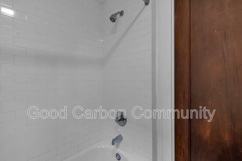 Kenmore Condo: 16-42 Chapel Rd