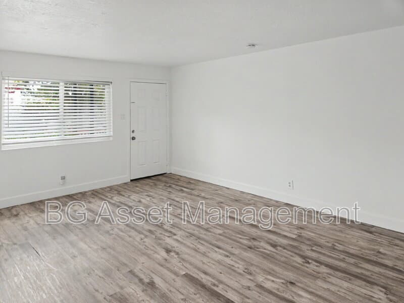 Richmond Condo: 1448 Merced St