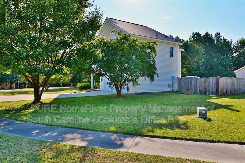 Elgin House: 20 Sugar Maple Ct