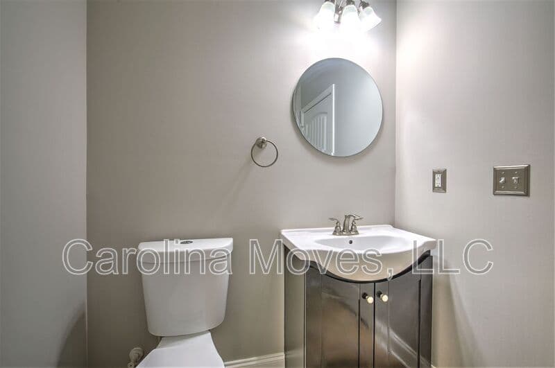 Spartanburg House: 836 Bayshore Lane