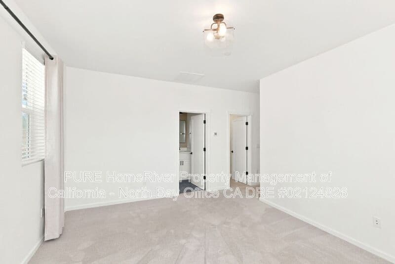 Santa Rosa Townhome: 511 Boyd St