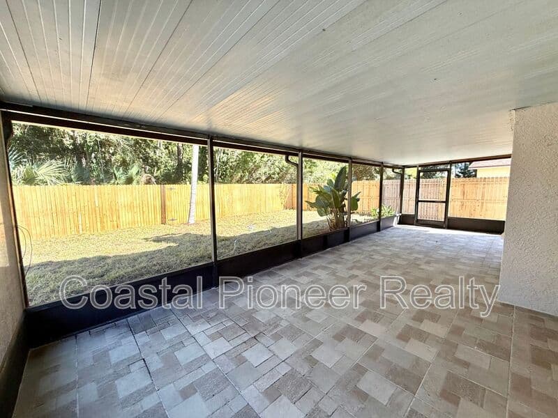 Tampa House: 8731 Huntfield St