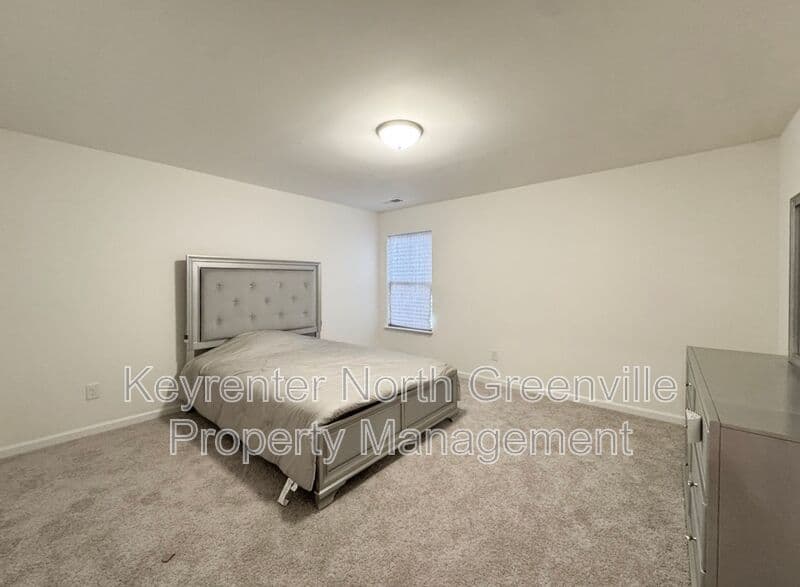 Simpsonville House: 612 Columbus Cir