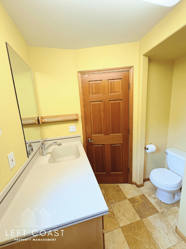 Waldport House: 7205 Southwest Burl Drive