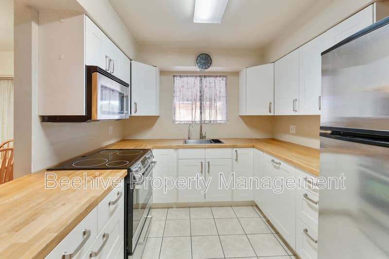Mesa House: 5328 E Decatur St